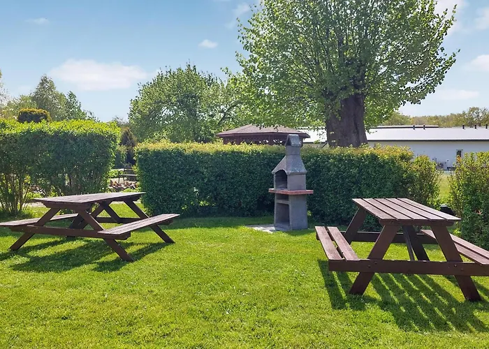 2 Bedroom Beautiful In Dom wakacyjny